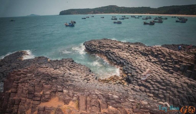 Ghềnh đá đĩa - Tạo hóa ngàn năm có một của Phú Yên