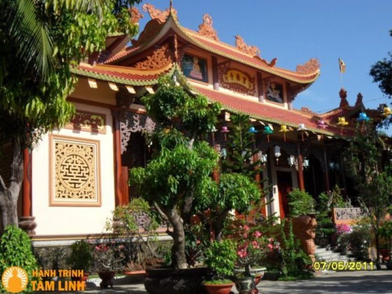 Khám phá Chùa Bảo Lâm - Núi Chóp Chài Phú Yên 27/11/2023 Bên trong chánh điện chùa Bảo Lâm