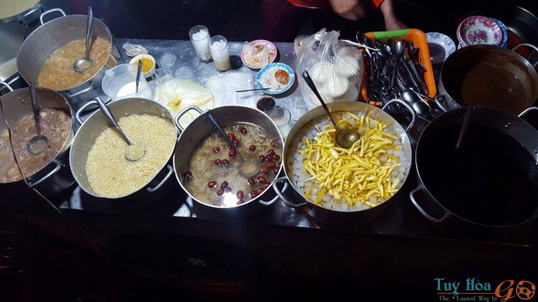 Chè cô Năm cô Phượng