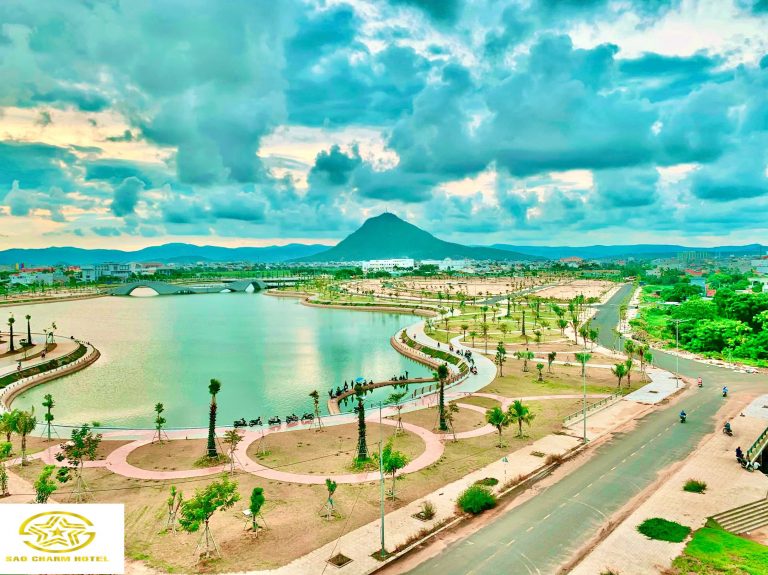 Địa chỉ khách sạn Sao Charm Sài Gòn: View nhìn thẳng xuống Hồ Điều Hòa Hồ Sơn